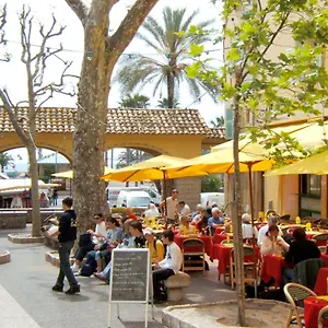https://patio-de-la-pietonne.fr-provencehotel.com